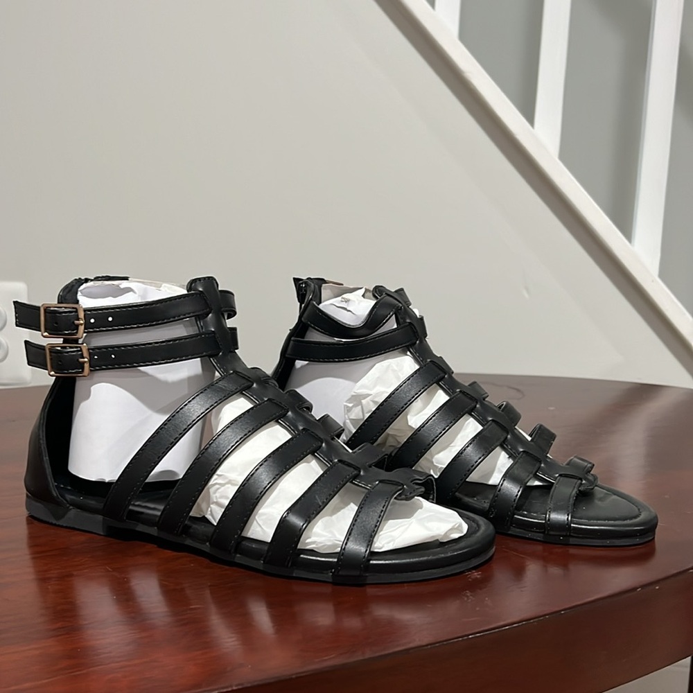 Simple Gladiator Sandals - Picture 2 of 4